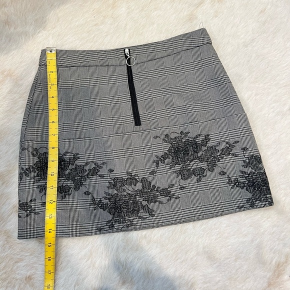 Zara - Floral print mini skirt - Picture 6 of 11